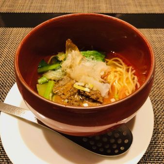 黄金鶏スープと金ごまの担担麺 